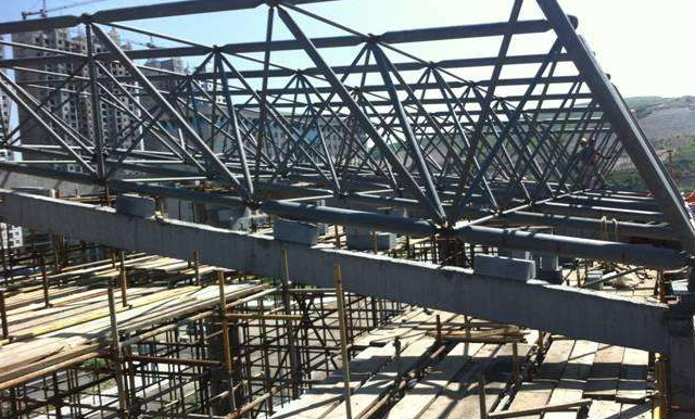 开封简述网架公司的黑色压型钢板的吊装步履